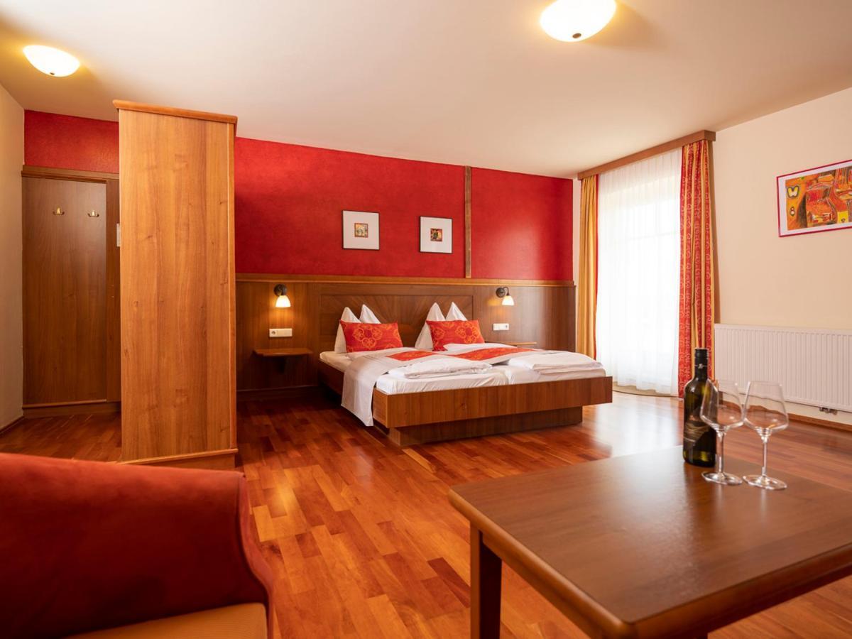 Hotel Neustifter Poysdorf Ngoại thất bức ảnh