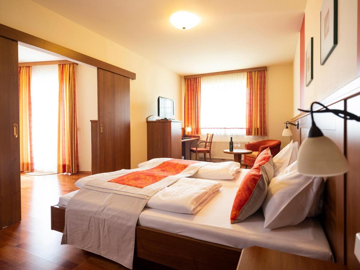 Hotel Neustifter Poysdorf Ngoại thất bức ảnh