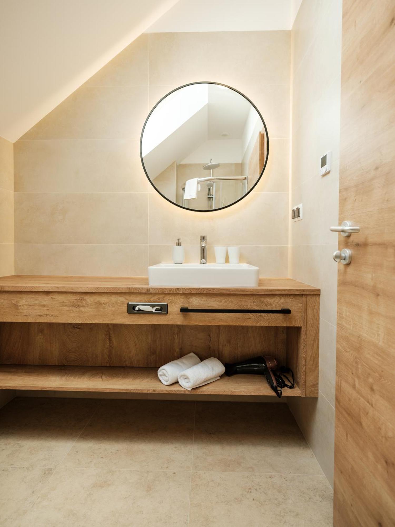 Hotel Neustifter Poysdorf Ngoại thất bức ảnh