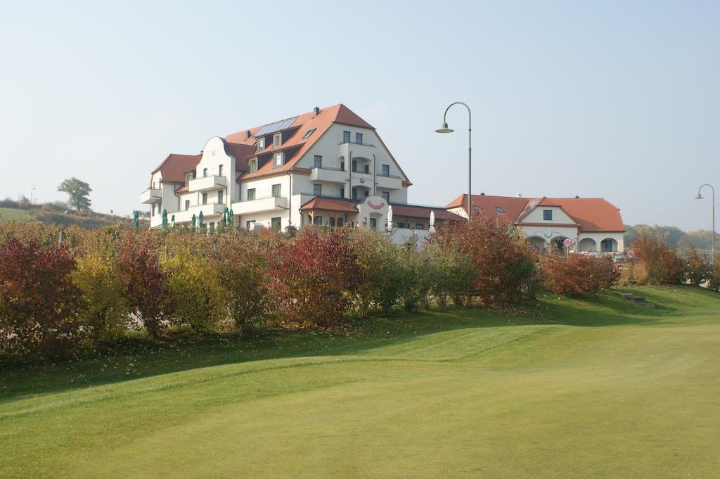 Hotel Neustifter Poysdorf Ngoại thất bức ảnh