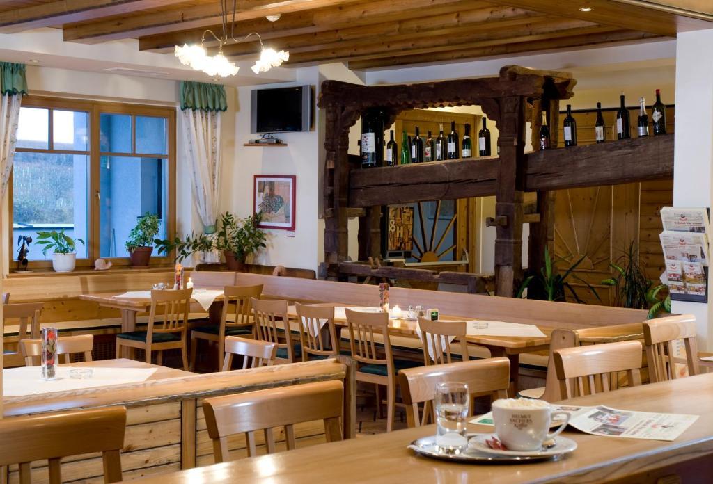 Hotel Neustifter Poysdorf Ngoại thất bức ảnh