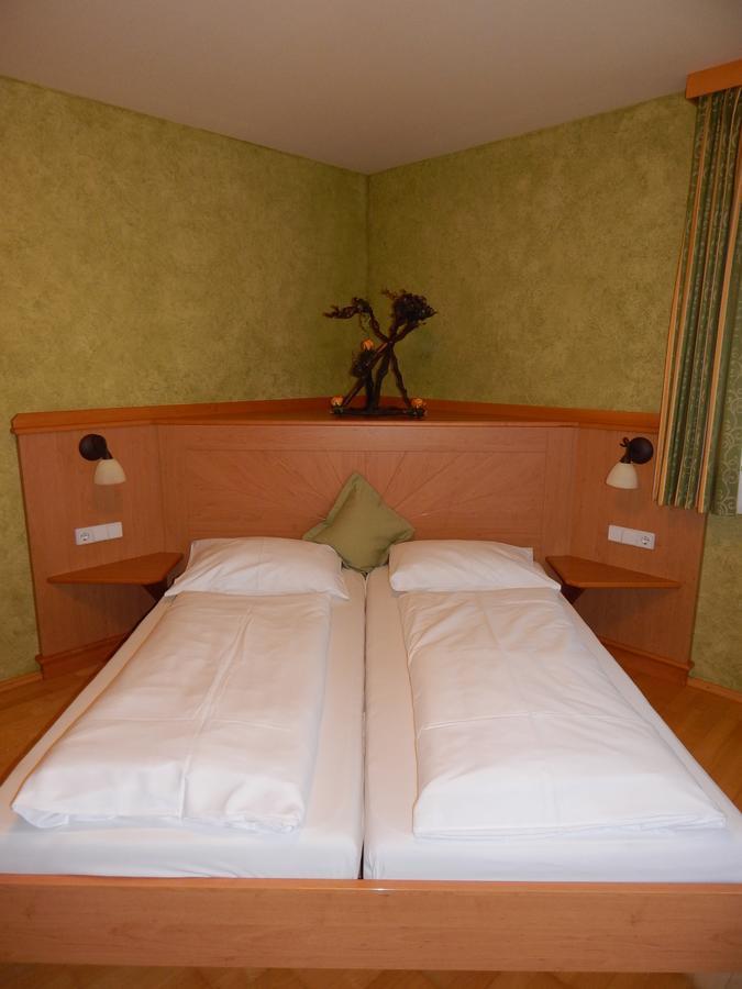 Hotel Neustifter Poysdorf Ngoại thất bức ảnh