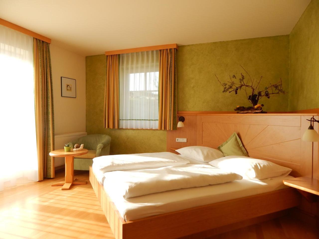 Hotel Neustifter Poysdorf Ngoại thất bức ảnh