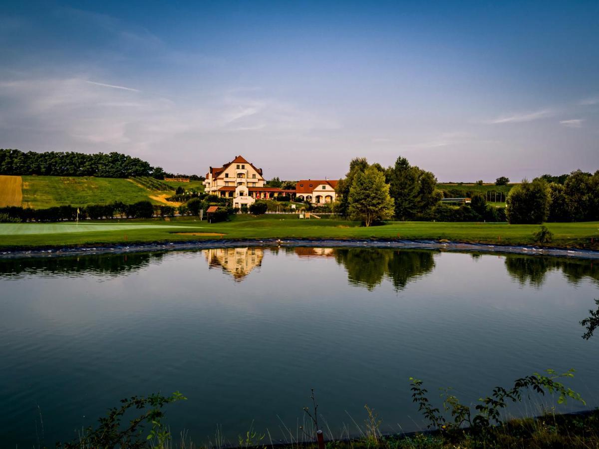 Hotel Neustifter Poysdorf Ngoại thất bức ảnh
