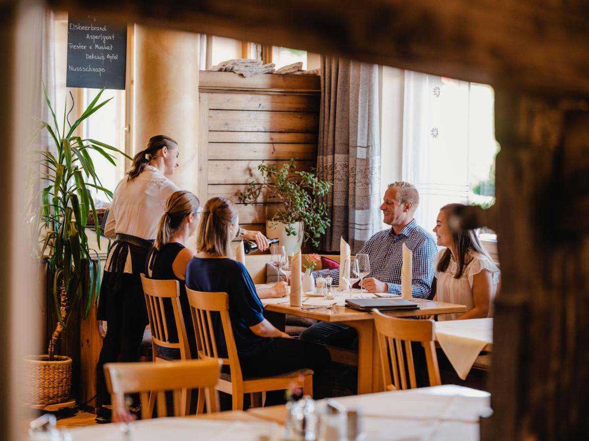Hotel Neustifter Poysdorf Ngoại thất bức ảnh
