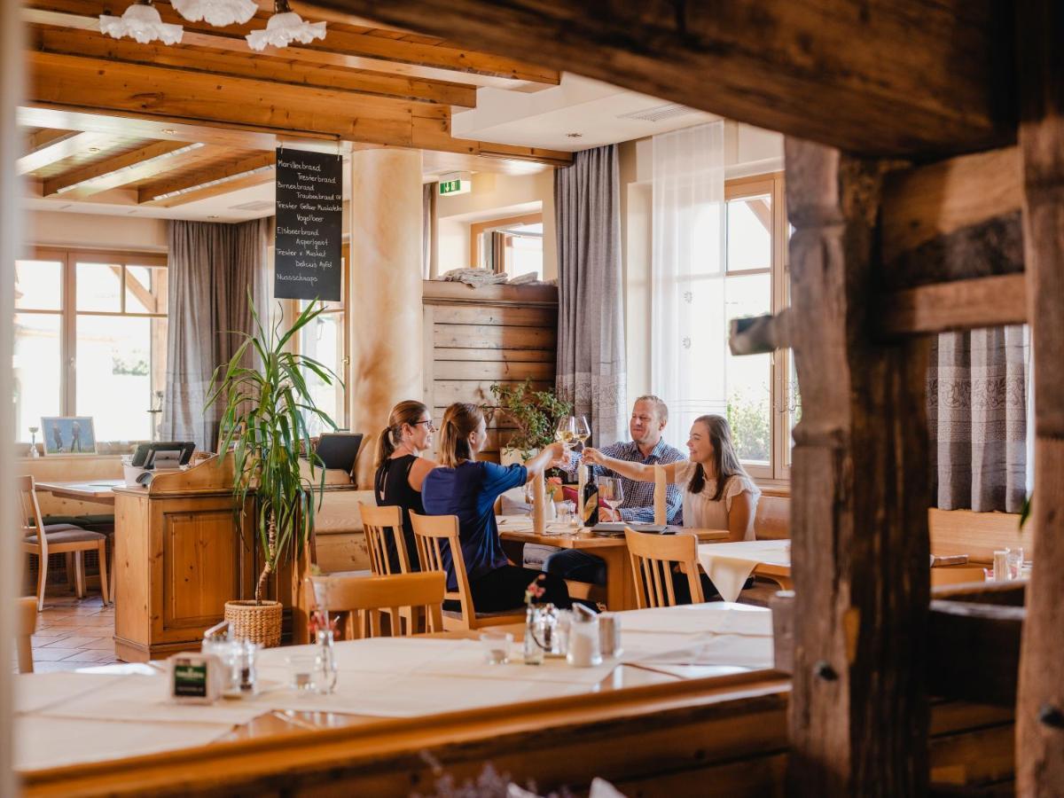 Hotel Neustifter Poysdorf Ngoại thất bức ảnh